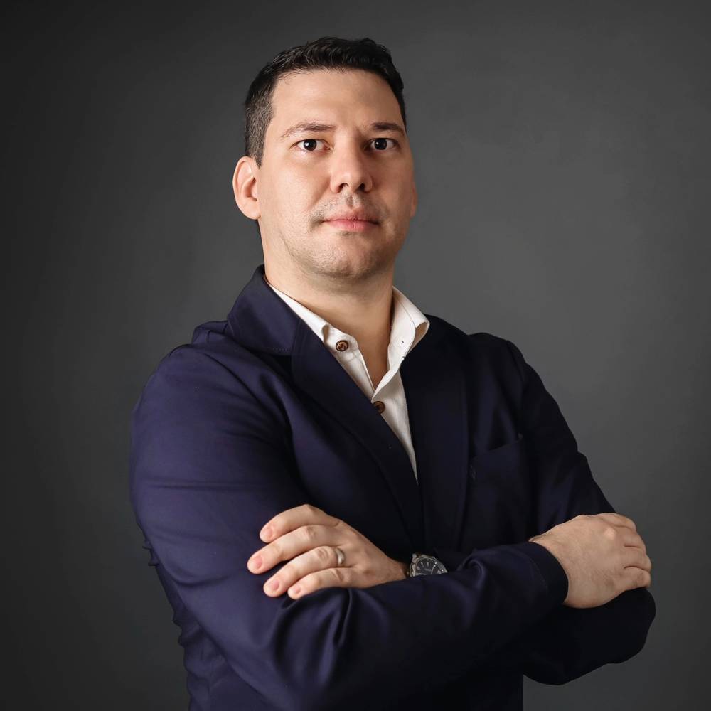 Dr. Kadson Douglas, médico de família, trata dor crônica e ansiedade com canabinoides em atendimentos online e individualizados | Cannaceia