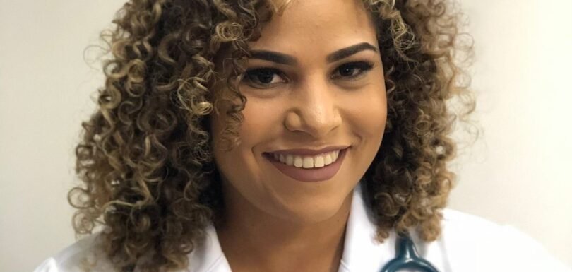 Dra. Ananda dos Santos, médica com foco em saúde mental, geriatria e cuidado continuado. Atendimento humano e integrativo | Cannaceia