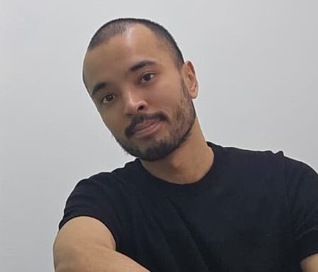 Dr. Augusto Kiyomura, Médico Psiquiatra (UFF/UERJ) com foco em saúde mental. Abordagem empática e acolhedora. Agende sua consulta na Cannaceia.