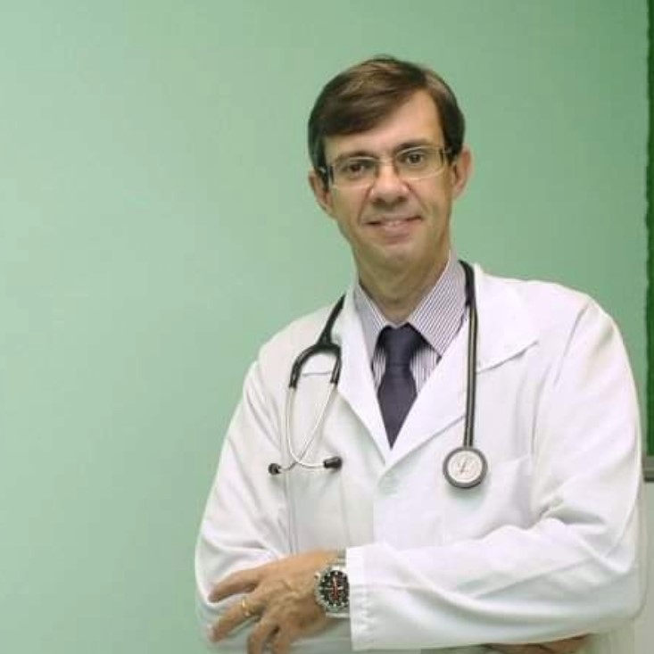 Dr. Jorge Alexandre de Mello, 25 anos de experiência e Pós em Psiquiatria. Foco em saúde mental e tratamento de dor crônica com cannabis. Agende.