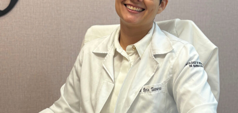 Foto profissional da Dra. Aline Reis Tavares, médica generalista na Cannaceia e especialista em Cuidados Paliativos, com foco em medicina endocanabinoide para dor crônica e sintomas refratários